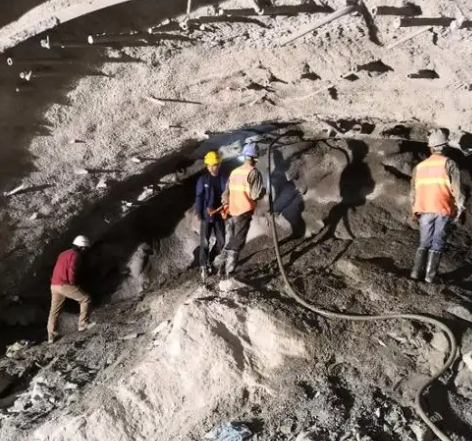 道真拱顶带模注浆料的施工流程及注意事项